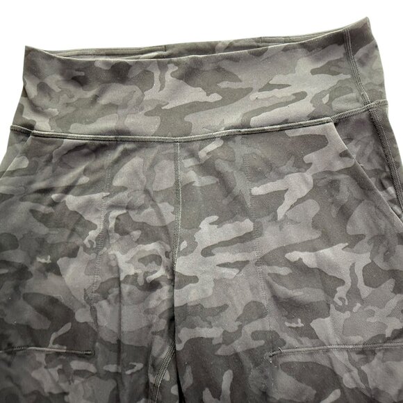LULULEMON Camo Camouflage Crop Sweatpants Athletic Yoga Pants.  Stretchy.  Black - Picture 4 of 13